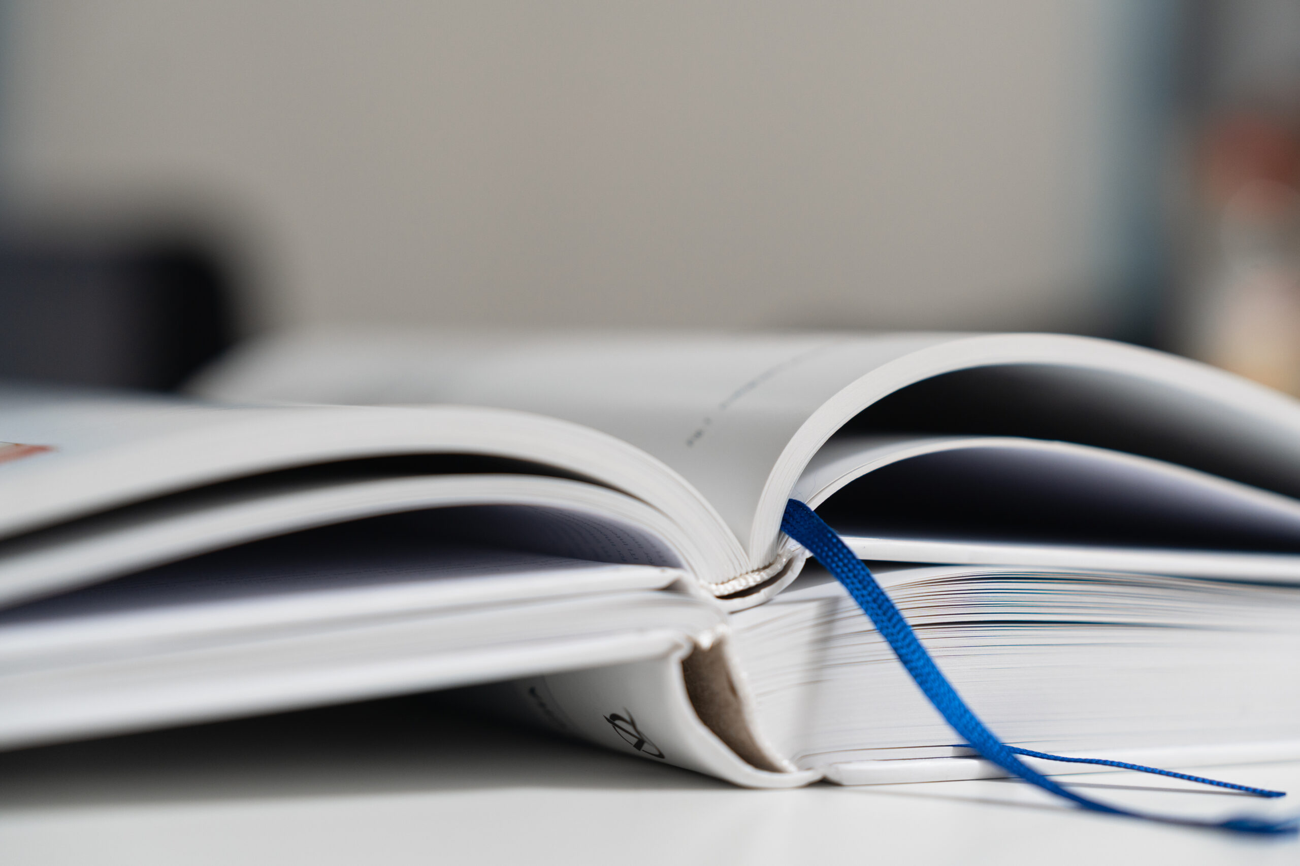 Couverture d’un guide de traitement sur les implants dans le secteur esthétique