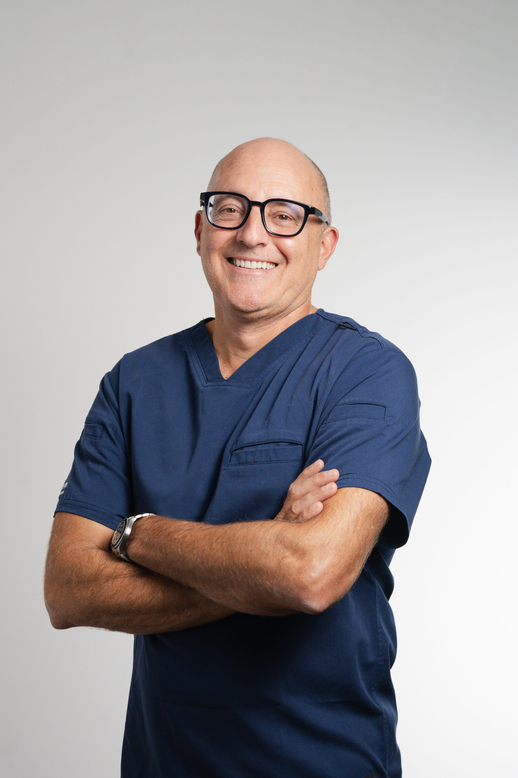 Dr Mark Bischof, dentiste Ardentis en tenue médicale