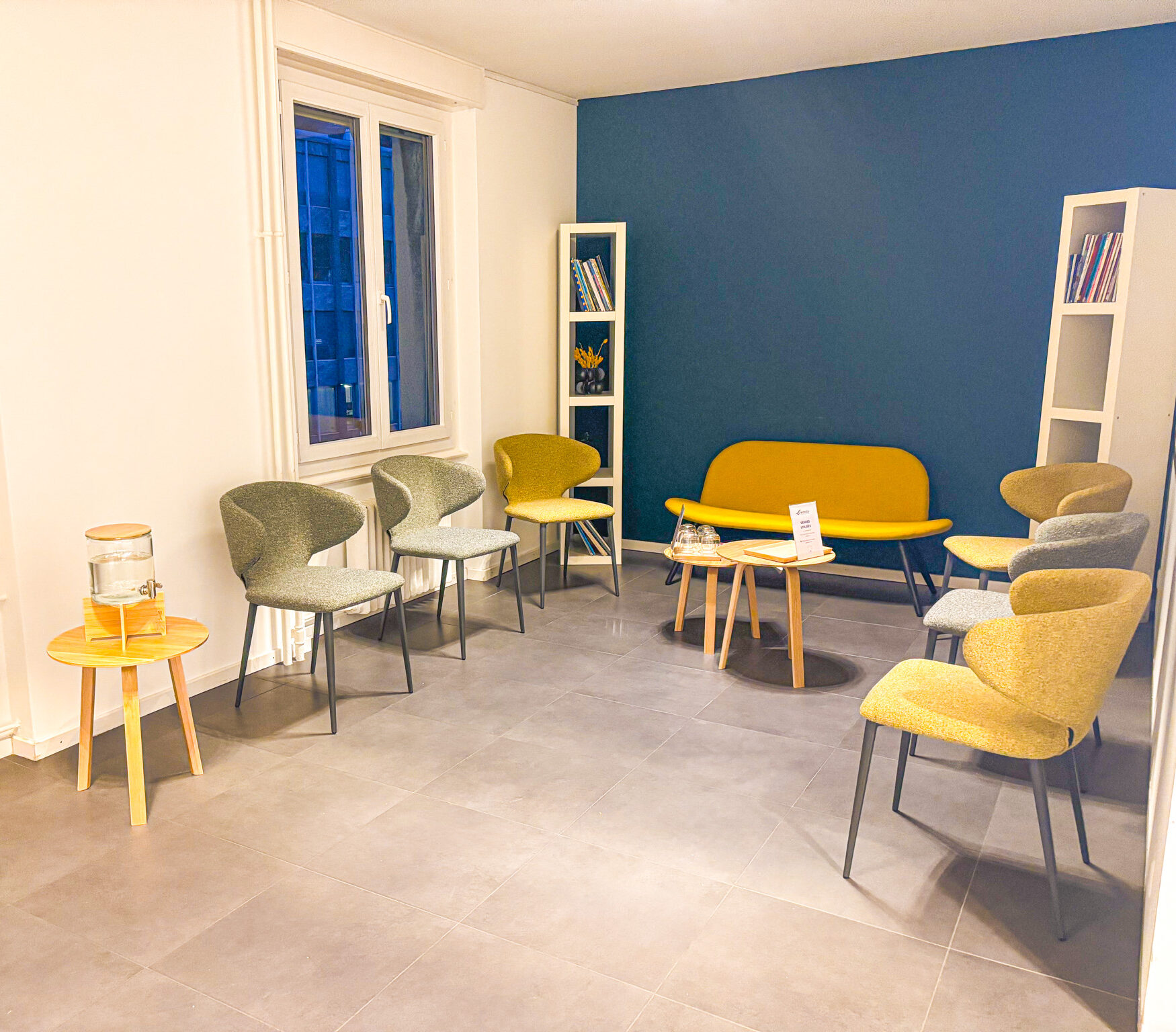 Salle d’attente de la clinique dentaire Ardentis à Sierre